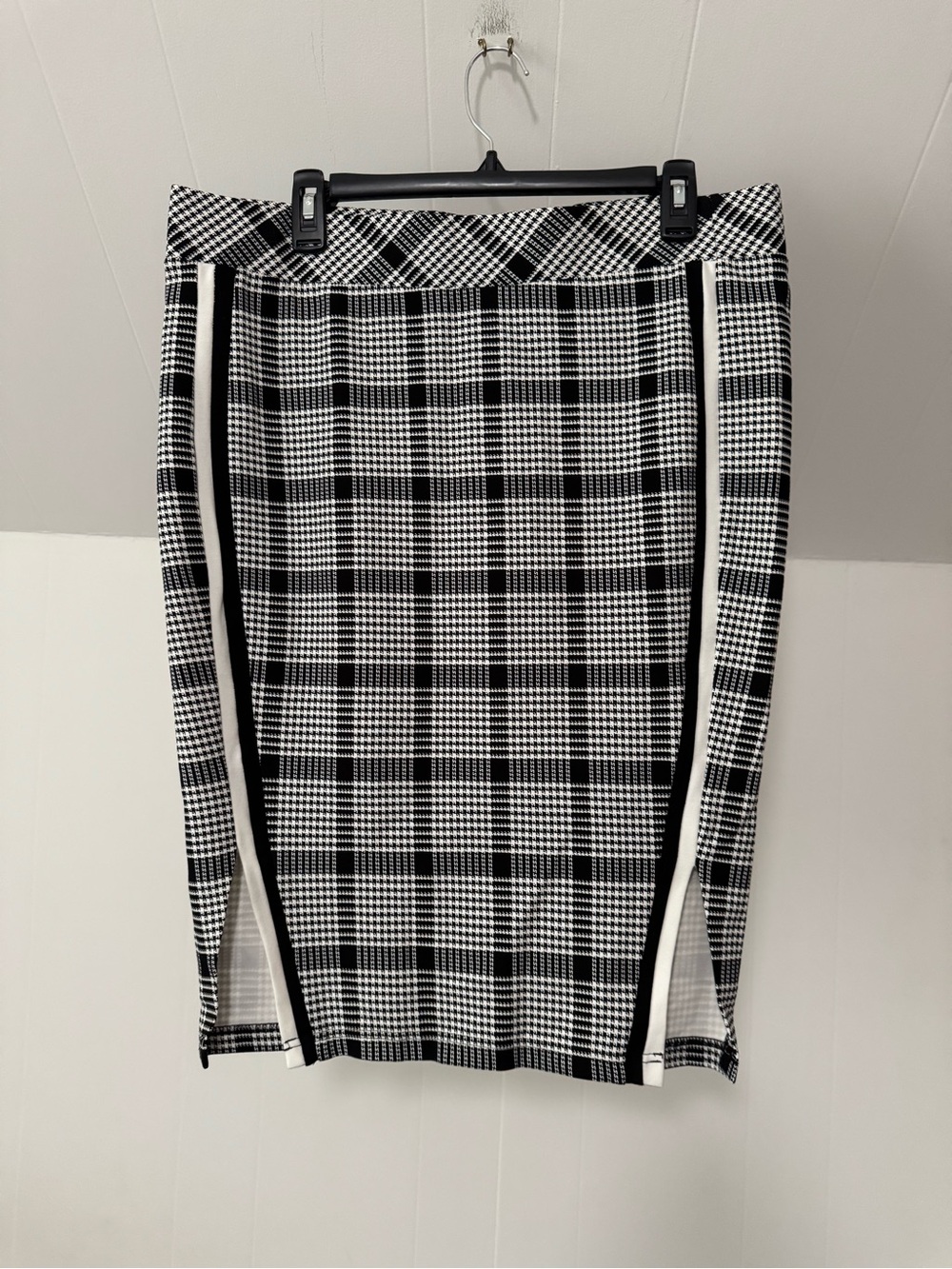 Torrid | NWT Black and White Plaid Houndstooth Ponte Pencil Skirt, Size 1X